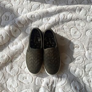 Cat & Jack Youth Girls Sz 2 Green Star padded Design Slip on Sneakers